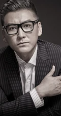 演员刘小锋绅士写真大片 尽显成熟稳重大叔魅力