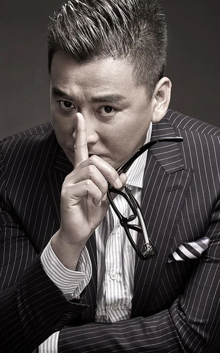 演员刘小锋绅士写真大片 尽显成熟稳重大叔魅力