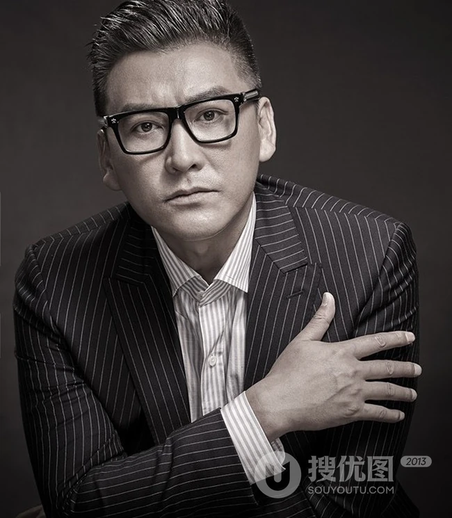 演员刘小锋绅士写真大片 尽显成熟稳重大叔魅力