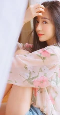 长发柔顺，明眸大眼 亚洲清纯女生唯美居家室内美图