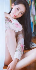 长发柔顺，明眸大眼 亚洲清纯女生唯美居家室内美图