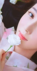 长发柔顺，明眸大眼 亚洲清纯女生唯美居家室内美图