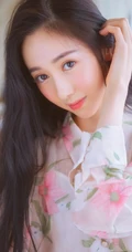 长发柔顺，明眸大眼 亚洲清纯女生唯美居家室内美图