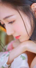 长发柔顺，明眸大眼 亚洲清纯女生唯美居家室内美图