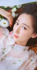 长发柔顺，明眸大眼 亚洲清纯女生唯美居家室内美图