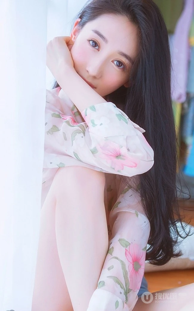 长发柔顺，明眸大眼 亚洲清纯女生唯美居家室内美图