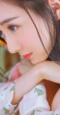 长发柔顺，明眸大眼 亚洲清纯女生唯美居家室内美图