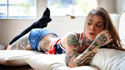 欧美美女的纹身个性电脑壁纸