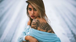 欧美美女的纹身个性电脑壁纸