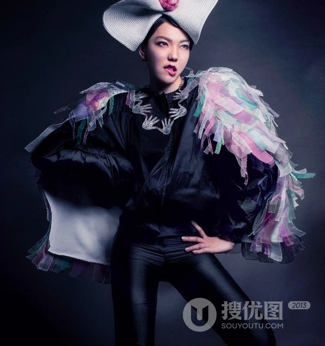 吴莫愁另类嘻哈风格写真大片 多种时尚造型诠释新风采
