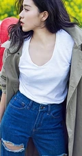 女生阚清子清新高原写真 身骑牦牛感受大自然魅力