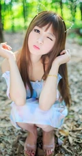 可爱喵咪少女户外写真 眯眼嘟嘴萌翻全场