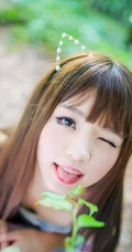 可爱喵咪少女户外写真 眯眼嘟嘴萌翻全场