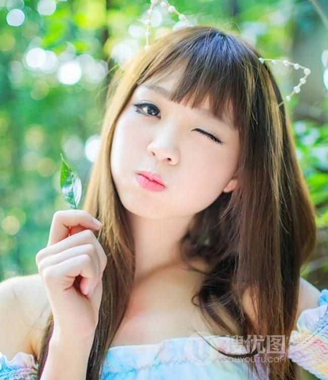 可爱喵咪少女户外写真 眯眼嘟嘴萌翻全场