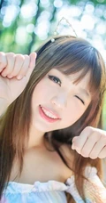可爱喵咪少女户外写真 眯眼嘟嘴萌翻全场