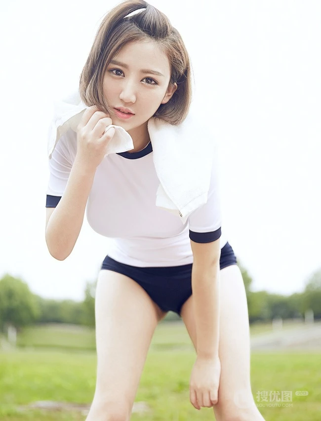 绝妙的气质之旅 短发女生佳人高清户外写真图片