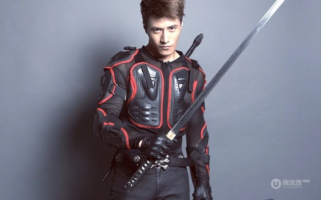 酷帅男星李晨浩cos死侍写真图片