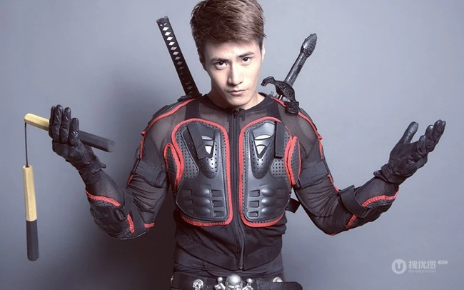 酷帅男星李晨浩cos死侍写真图片