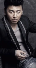 雷佳音黑白写真图片，彰显忧郁型男独特魅力
