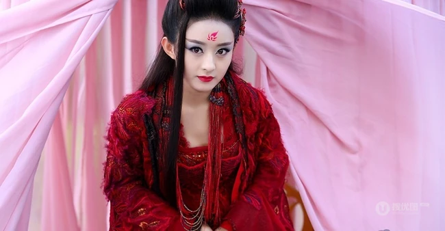 热播剧《花千骨》妖神出世剧照-赵丽颖冷艳红装不怒自威