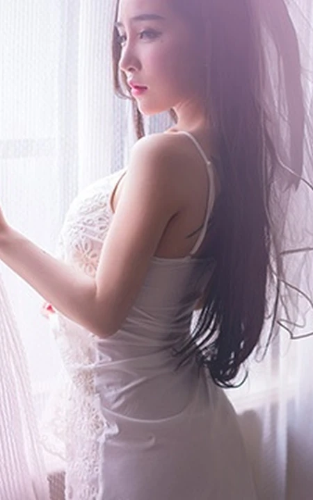 女生模特儿郭芸萌唯美朦胧白裙写真照