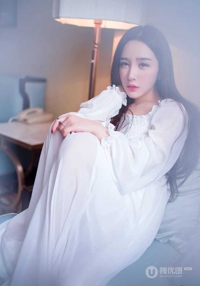 女生模特儿郭芸萌唯美朦胧白裙写真照