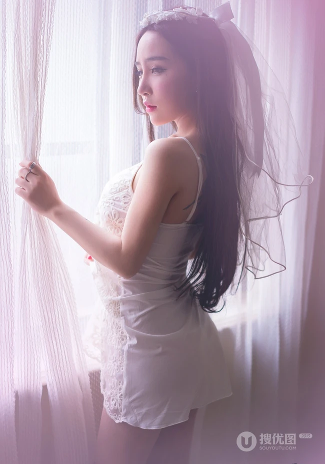 女生模特儿郭芸萌唯美朦胧白裙写真照