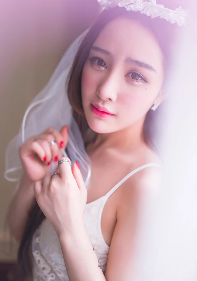 女生模特儿郭芸萌唯美朦胧白裙写真照