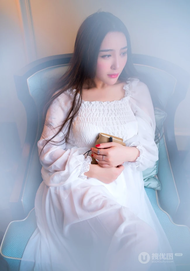 女生模特儿郭芸萌唯美朦胧白裙写真照