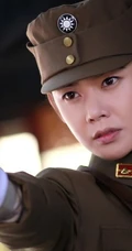 韩星秋瓷炫《南侨机工》穿军服剧照 获赞最女生中尉