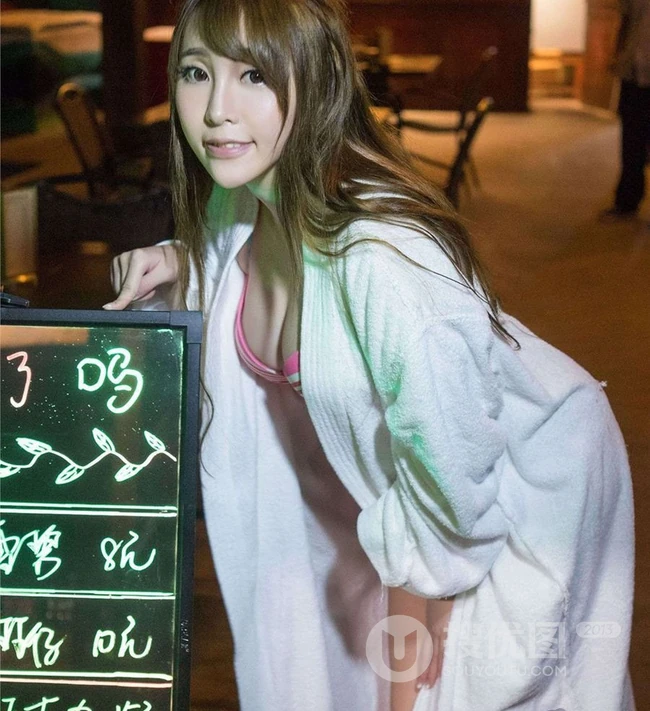 气质女生黄梦羡温泉度假高清家居写真 推气质女生10.1日