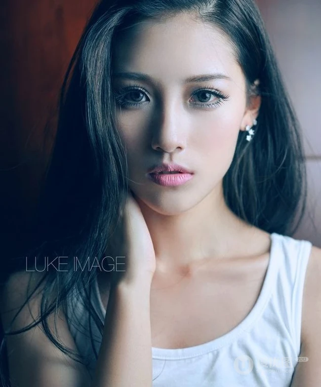 女生嫩模Rukia气质室内写真有亮点