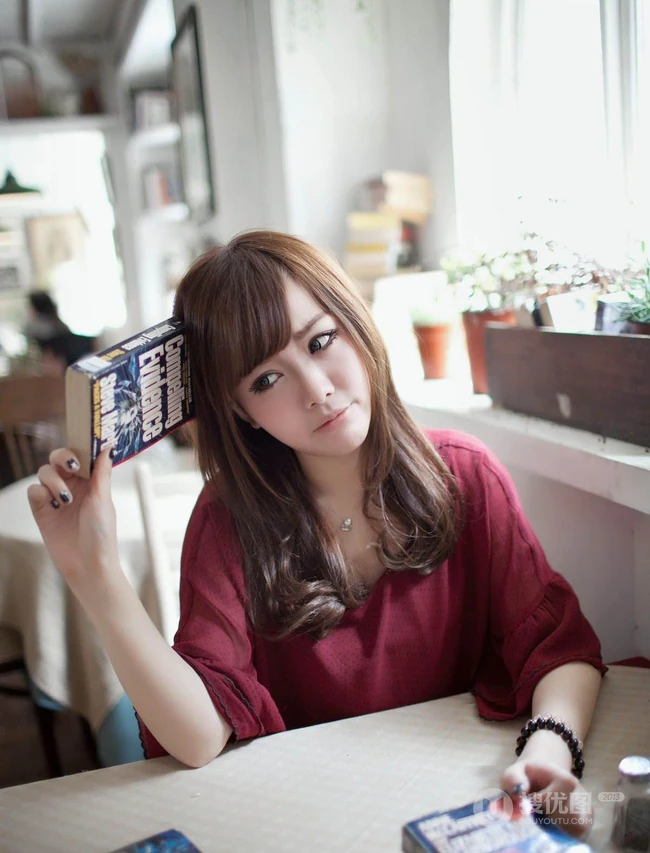 居家清纯女生清新写真图片
