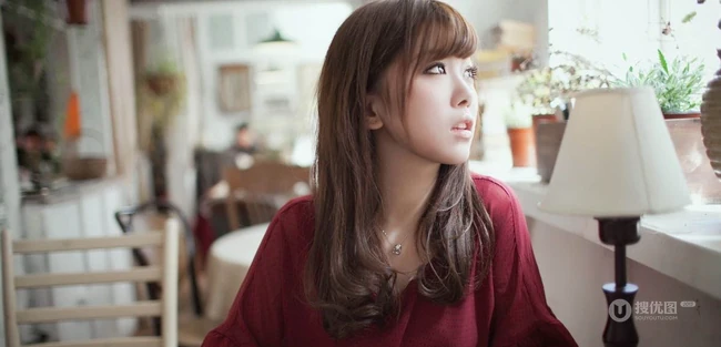 居家清纯女生清新写真图片