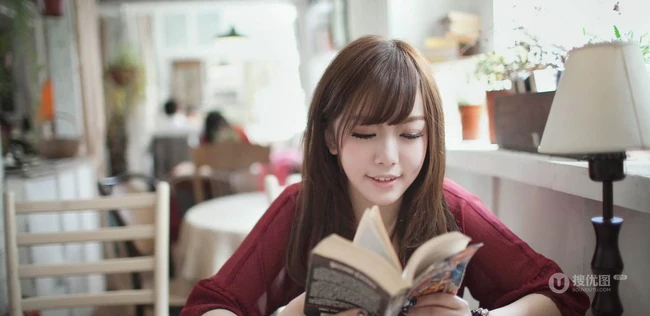 居家清纯女生清新写真图片