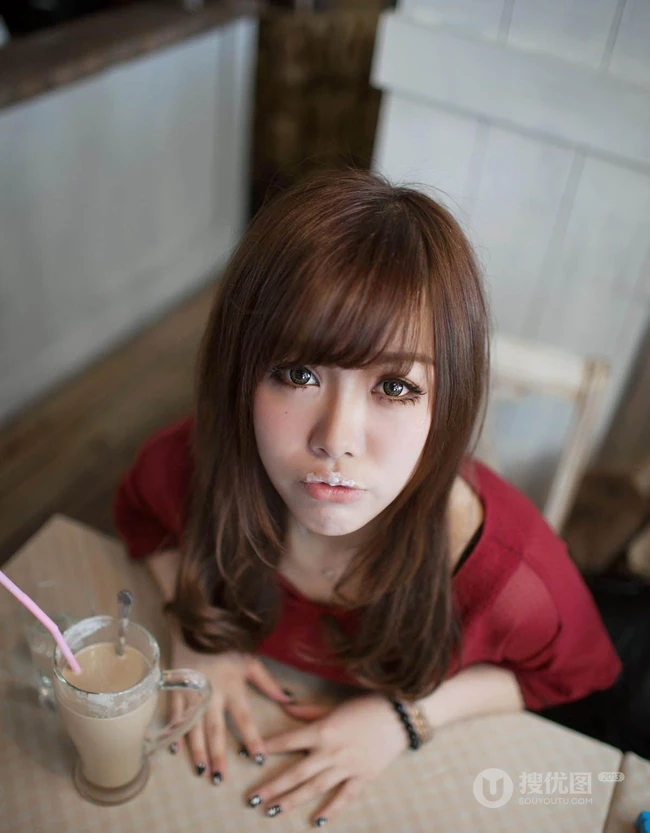 居家清纯女生清新写真图片
