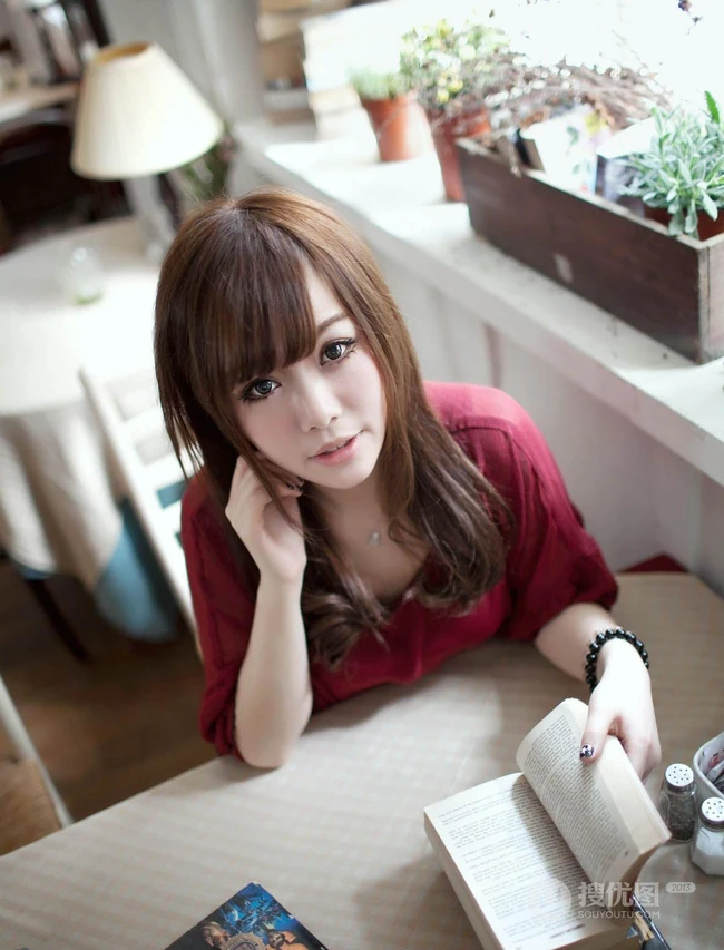 居家清纯女生清新写真图片
