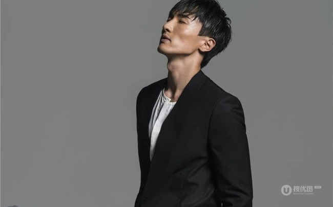 &ldquo;神奇&rdquo;男人王传君黑白写真魅力 这还是关谷吗？