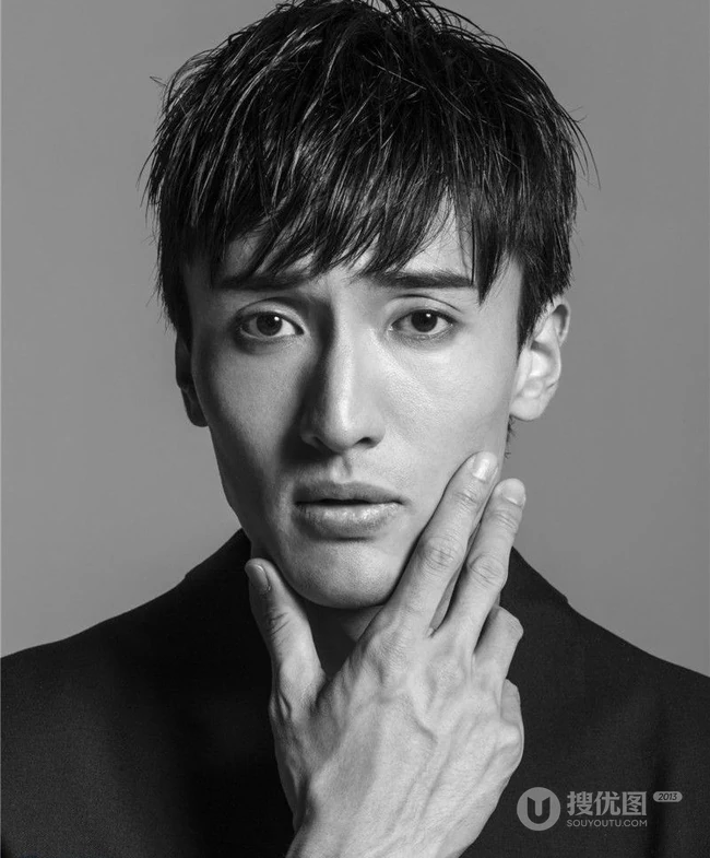 &ldquo;神奇&rdquo;男人王传君黑白写真魅力 这还是关谷吗？