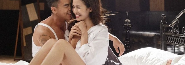 歌手柯有伦新MV床照曝光 与女生嬉戏打闹温馨感人