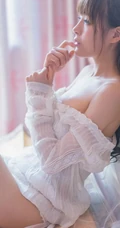 清纯大眼女生夏木颖~浅粉浅粉的家居服室内写真