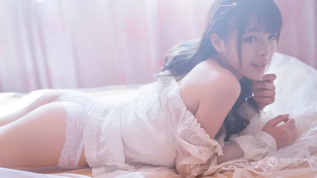 清纯大眼女生夏木颖~浅粉浅粉的家居服室内写真