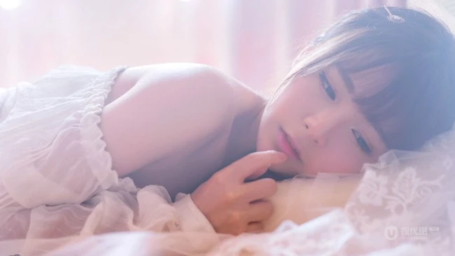 清纯大眼女生夏木颖~浅粉浅粉的家居服室内写真
