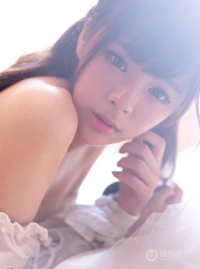 清纯大眼女生夏木颖~浅粉浅粉的家居服室内写真