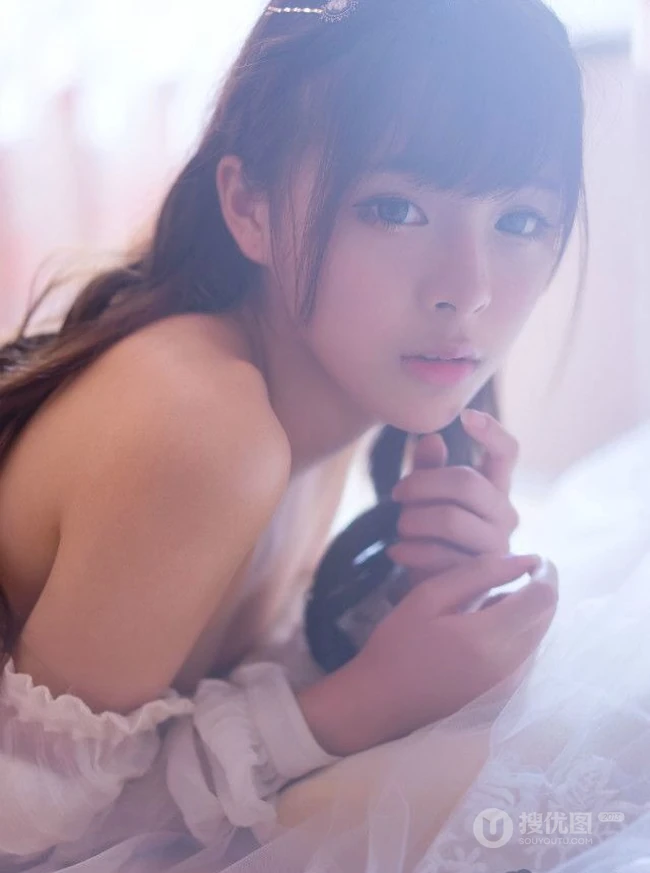清纯大眼女生夏木颖~浅粉浅粉的家居服室内写真