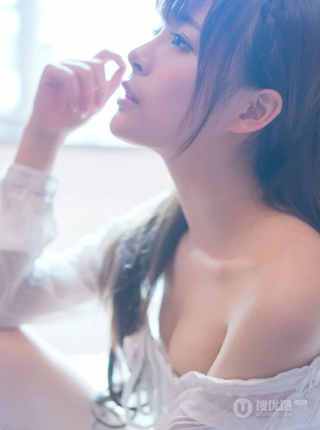 清纯大眼女生夏木颖~浅粉浅粉的家居服室内写真