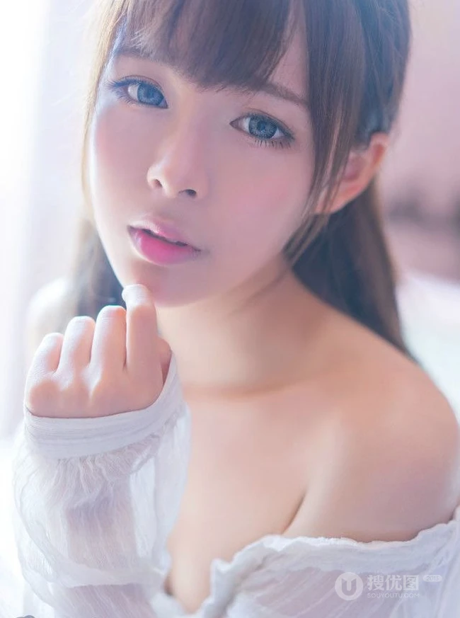 清纯大眼女生夏木颖~浅粉浅粉的家居服室内写真
