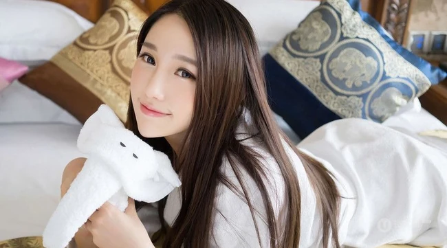 浴袍大美人刘奕宁-清纯甜美可人高清写真