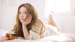 氧气美女裴紫绮私房床照壁纸