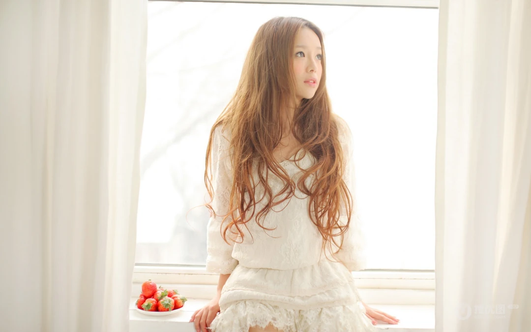 氧气美女裴紫绮私房床照壁纸